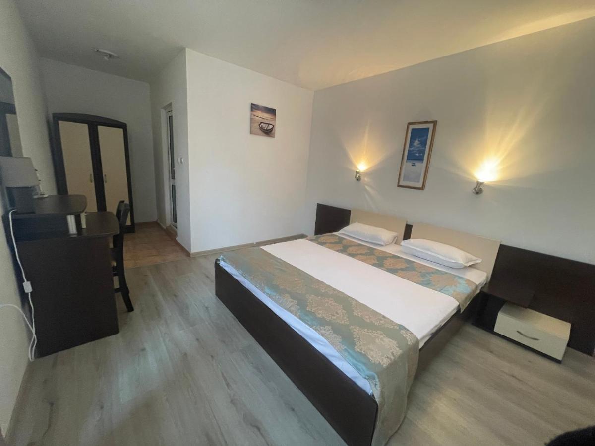 Family Hotel Aqua Ravda Exterior photo