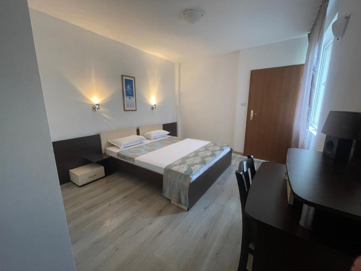Family Hotel Aqua Ravda Exterior photo